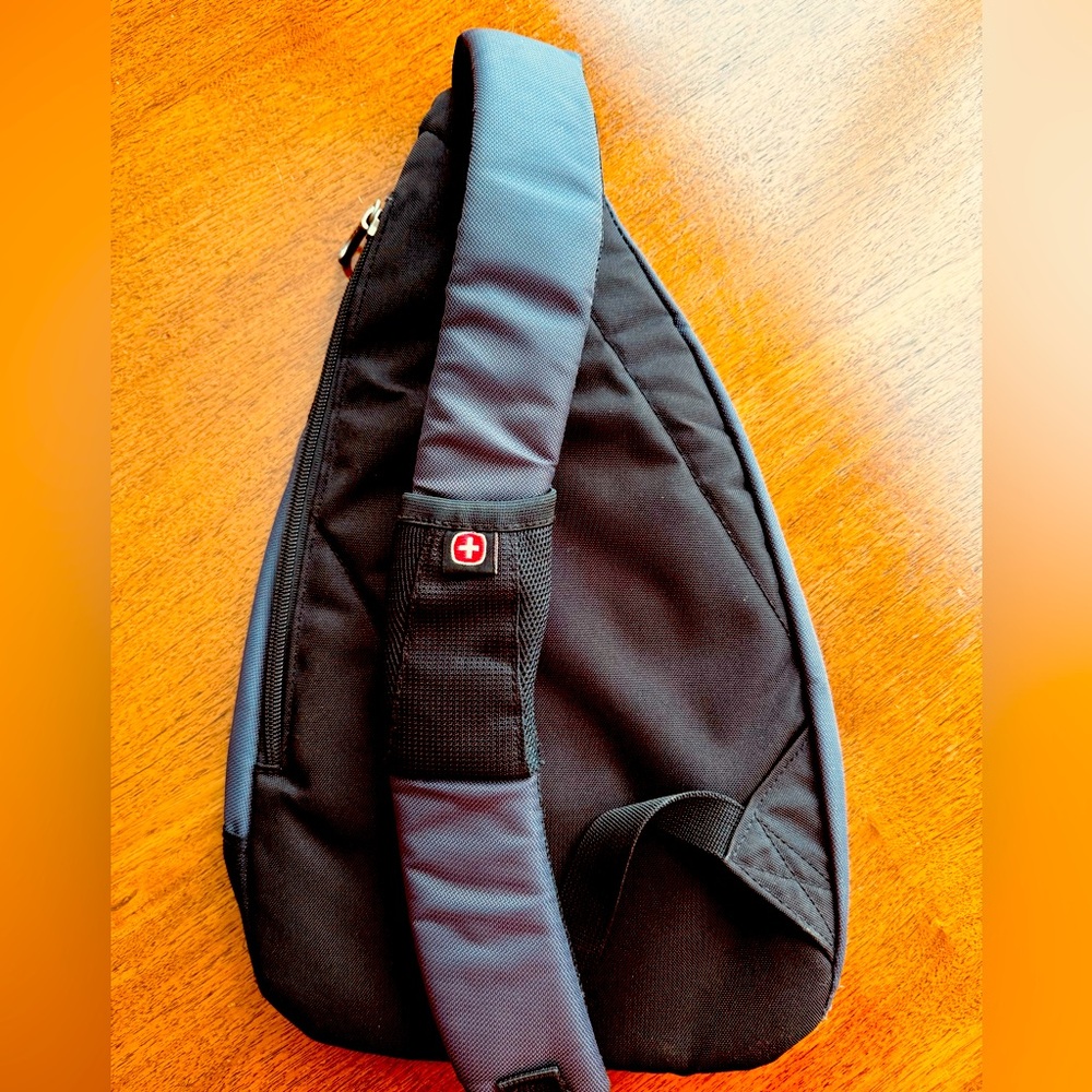 🚨VINTAGE SWISSGEAR TECH SLING BAG/ 10 liter/ black - Picture 4 of 8